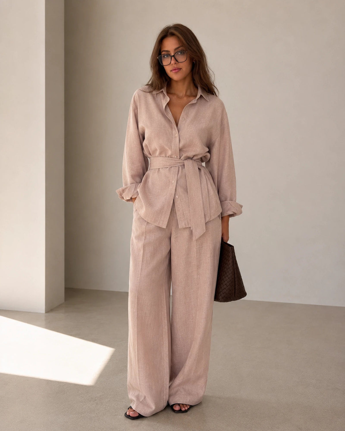 Dalia dress in linen with visible back button